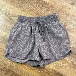 Abercrombie & Fitch YPB Gray Patterned Geometric Shorts